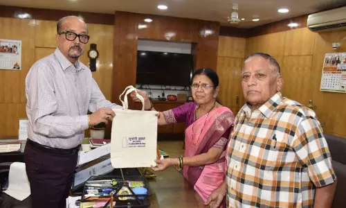 राज्यपाल डेका से नो प्लास्टिक कैंपेन की ब्रांड एंबेसडर आप्टे ने की मुलाकात राज्यपाल डेका से नो प्लास्टिक कैंपेन की ब्रांड एंबेसडर आप्टे ने की मुलाकात