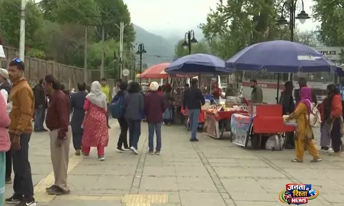 Kashmir में हालात सामान्य होने की पर्यटकों की राय Kashmir में हालात सामान्य होने की पर्यटकों की राय