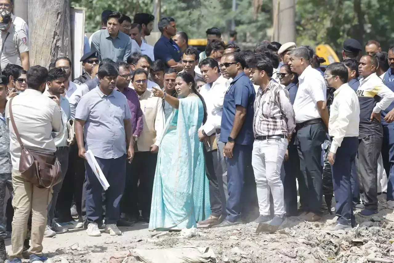 New Delhi: रेखा गुप्ता ने किया छठ घाट और नहर का निरीक्षण New Delhi: रेखा गुप्ता ने किया छठ घाट और नहर का निरीक्षण