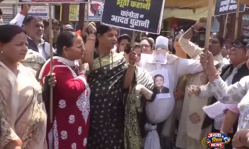 मुरादाबाद में BJP की महिला कार्यकर्ताओं ने महिला आरक्षण बिल को लेकर विपक्ष के ख़िलाफ़ प्रदर्शन किया मुरादाबाद में BJP की महिला कार्यकर्ताओं ने महिला आरक्षण बिल को लेकर विपक्ष के ख़िलाफ़ प्रदर्शन किया