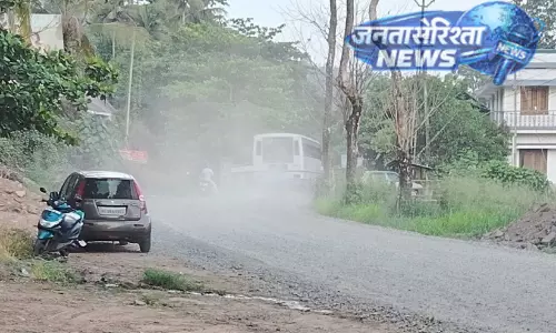 Marika-कोलानी रोड का कंस्ट्रक्शन तेज़ी से चल रहा है; लोग धूल से परेशान
