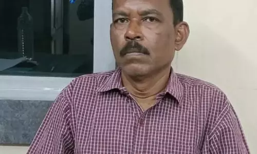 Odisha : झारसुगुडा DHH स्टाफ रिश्वतखोरी के आरोप में विग नेट में फंसा Odisha : झारसुगुडा DHH स्टाफ रिश्वतखोरी के आरोप में विग नेट में फंसा
