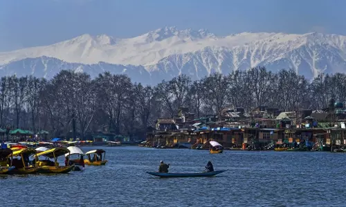 Srinagar: अप्रैल के अंत तक जम्मू-कश्मीर में मौसम रहेगा सूखा Srinagar: अप्रैल के अंत तक जम्मू-कश्मीर में मौसम रहेगा सूखा