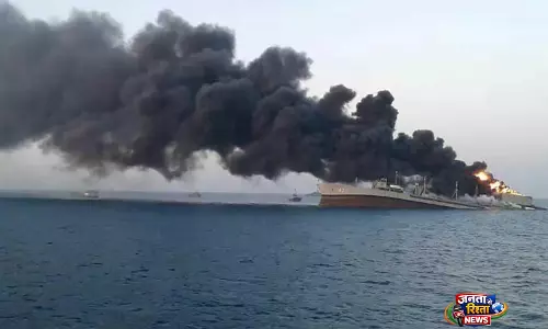 Iran के पास मालवाहक जहाज पर गोलीबारी Iran के पास मालवाहक जहाज पर गोलीबारी