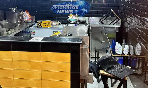 Pune : पिंपल सौदागर में मोमो शॉप पर देर रात हुए हमले की CCTV में रिकॉर्डिंग हुई Pune : पिंपल सौदागर में मोमो शॉप पर देर रात हुए हमले की CCTV में रिकॉर्डिंग हुई