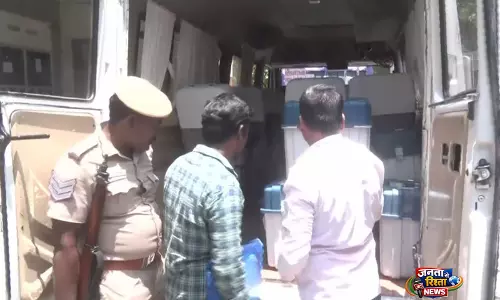तमिलनाडु: विधानसभा चुनावों से पहले मदुरै में EVM और मतदान सामग्री की रवानगी शुरू तमिलनाडु: विधानसभा चुनावों से पहले मदुरै में EVM और मतदान सामग्री की रवानगी शुरू