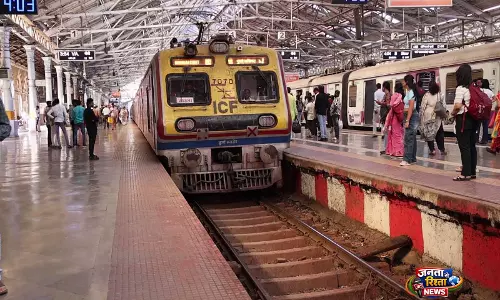 जहाँ रफ़्तार और विरासत का मेल होता है: मुंबई का CSMT महज़ एक स्टेशन नहीं—यह एक जीती-जागती कहानी जहाँ रफ़्तार और विरासत का मेल होता है: मुंबई का CSMT महज़ एक स्टेशन नहीं—यह एक जीती-जागती कहानी