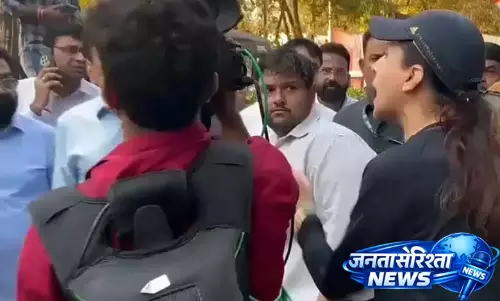 रैली के कारण ट्रैफिक रुकने पर महिला यात्री ने BJP मंत्री से की बहस