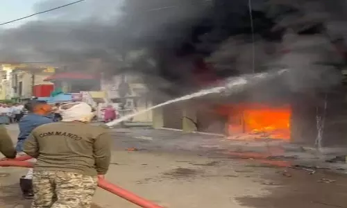अमलीडीह में भीषण आग, पवन विहार कॉलोनी में दुकान जलकर खाक
