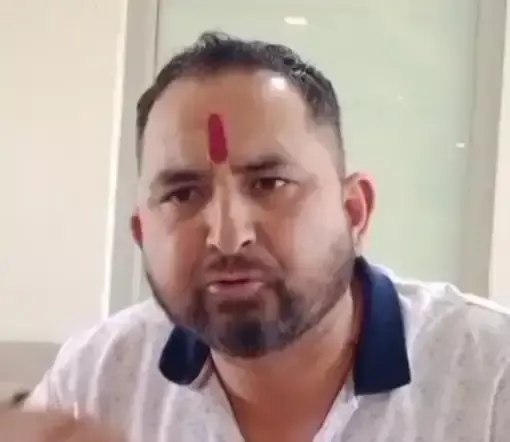 Nahan: सुक्खू सरकार के खिलाफ अनशन पर उतरा व्यक्ति Nahan: सुक्खू सरकार के खिलाफ अनशन पर उतरा व्यक्ति