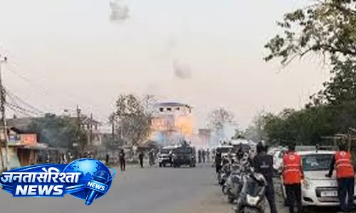 Manipur के इम्फाल ईस्ट में विरोध प्रदर्शन, भीड़ नियंत्रित करने को आंसू गैस का इस्तेमाल Manipur के इम्फाल ईस्ट में विरोध प्रदर्शन, भीड़ नियंत्रित करने को आंसू गैस का इस्तेमाल
