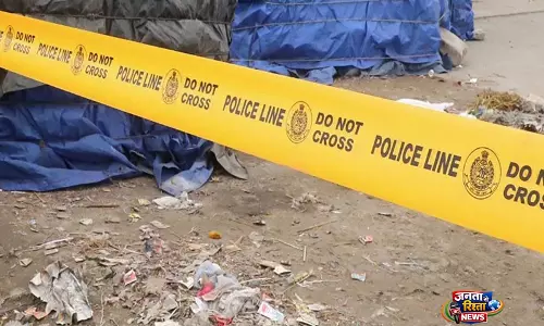 Andhra Pradesh: तेज़ रफ़्तार कार के सड़क के साइनबोर्ड से टकराने से तीन लोगों की मौत, एक घायल