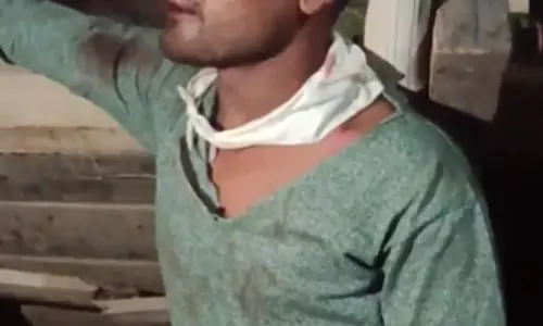 प्रेम-प्रसंग पर बवाल, युवक को खंभे से बांधकर पीटा प्रेम-प्रसंग पर बवाल, युवक को खंभे से बांधकर पीटा