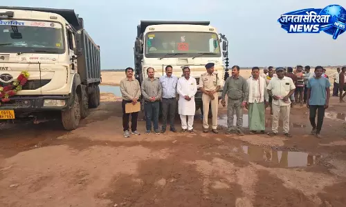 CG: अवैध रेत खनन पर कार्रवाई, 11 हाईवा और जेसीबी जब्त