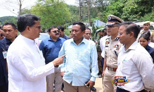 CM डॉ. माणिक साहा ने सिपाहीजाला का दौरा किया, चुनाव बाद हुई हिंसा के पीड़ितों को मदद का आश्वासन दिया CM डॉ. माणिक साहा ने सिपाहीजाला का दौरा किया, चुनाव बाद हुई हिंसा के पीड़ितों को मदद का आश्वासन दिया
