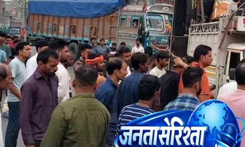 हाइवा ने रौंदा सेवानिवृत्त CCL कर्मी, मौत के बाद 8 घंटे से सड़क जाम हाइवा ने रौंदा सेवानिवृत्त CCL कर्मी, मौत के बाद 8 घंटे से सड़क जाम