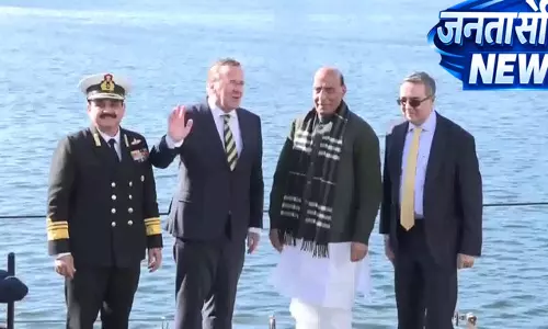जर्मनी दौरे पर राजनाथ सिंह: TKMS शिपयार्ड में टाइप-212 पनडुब्बी का लिया जायजा जर्मनी दौरे पर राजनाथ सिंह: TKMS शिपयार्ड में टाइप-212 पनडुब्बी का लिया जायजा