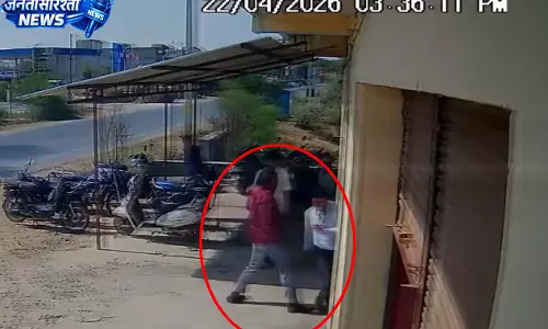 पटवारी कार्यालय में घुसकर मारपीट, CCTV में कैद घटना, जांच शुरू पटवारी कार्यालय में घुसकर मारपीट, CCTV में कैद घटना, जांच शुरू