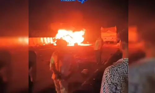 BIG BREAKING: मिर्जापुर में दर्दनाक सड़क हादसा, 11 लोग जिन्दा जले BIG BREAKING: मिर्जापुर में दर्दनाक सड़क हादसा, 11 लोग जिन्दा जले