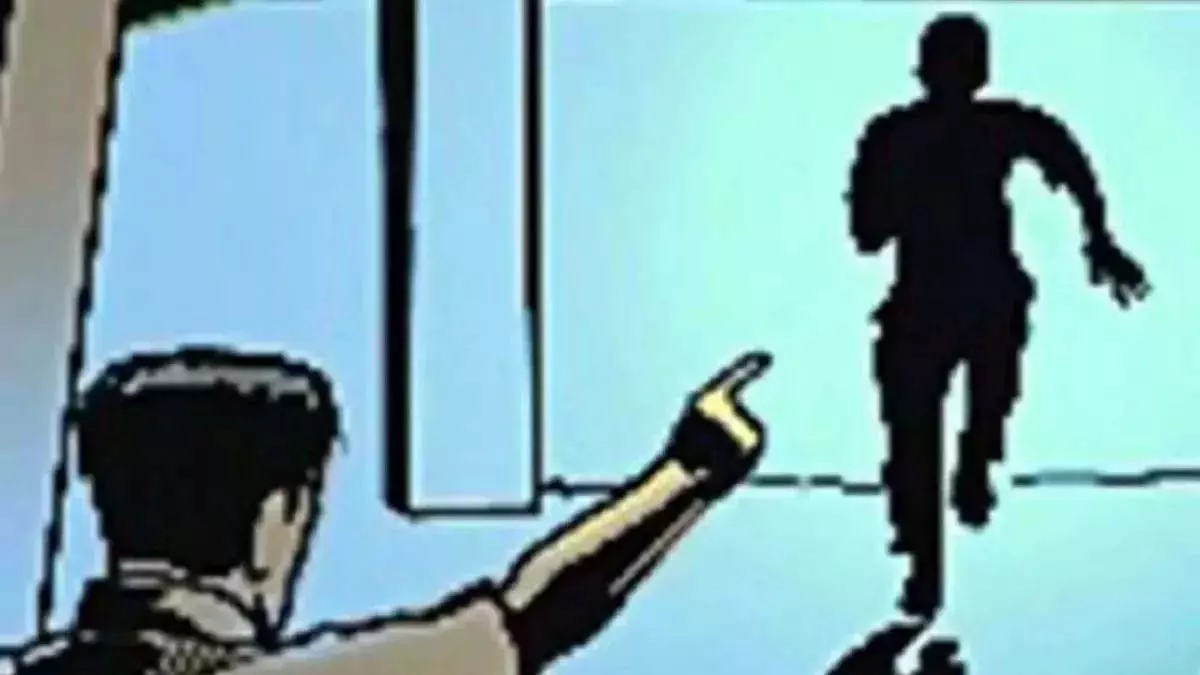 सबूत जुटाने में लगी थी पुलिस, रेप का आरोपी हॉस्पिटल से फरार सबूत जुटाने में लगी थी पुलिस, रेप का आरोपी हॉस्पिटल से फरार