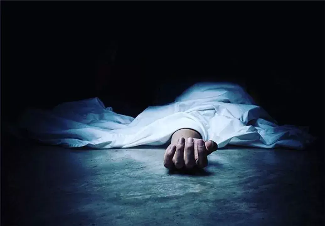Balasore में मंदिर में पूजा के दौरान संदिग्ध सनस्ट्रोक से बुजुर्ग व्यक्ति की मौत हो गई Balasore में मंदिर में पूजा के दौरान संदिग्ध सनस्ट्रोक से बुजुर्ग व्यक्ति की मौत हो गई