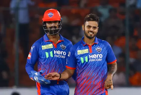 नीतीश राणा से 4 ओवर गेंदबाजी करवाना समझ से परे, आरोन फिंच ने अक्षर पटेल के फैसले पर उठाए सवाल नीतीश राणा से 4 ओवर गेंदबाजी करवाना समझ से परे, आरोन फिंच ने अक्षर पटेल के फैसले पर उठाए सवाल