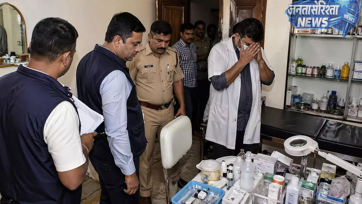 Bandra वेस्ट में फर्जी डॉक्टर का भंडाफोड़, बिना डिग्री क्लिनिक चलाने का खुलासा Bandra वेस्ट में फर्जी डॉक्टर का भंडाफोड़, बिना डिग्री क्लिनिक चलाने का खुलासा