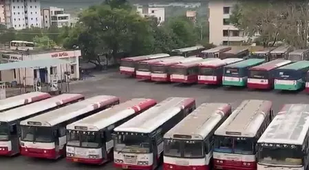 तेलंगाना में रोडवेज कर्मचारियों की हड़ताल के चलते आरटीसी बस सेवाएं ठप तेलंगाना में रोडवेज कर्मचारियों की हड़ताल के चलते आरटीसी बस सेवाएं ठप