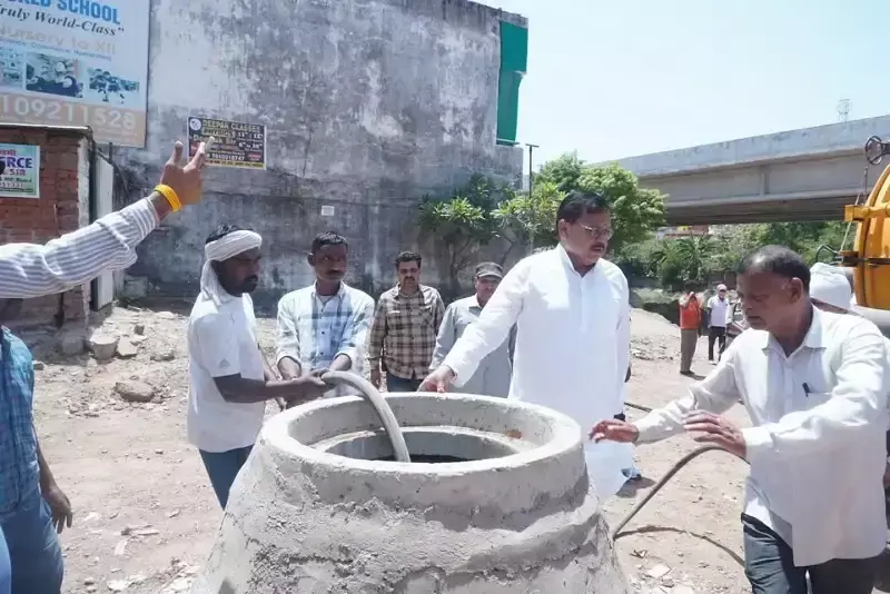 Gwalior: तानसेन नगर में सुपर सकर मशीन से सीवर सफाई जारी Gwalior: तानसेन नगर में सुपर सकर मशीन से सीवर सफाई जारी