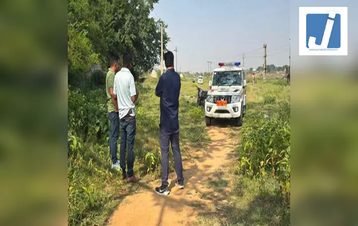जमीन कारोबारी की हत्या का आरोपी शूटर मुठभेड़ के बाद गिरफ्तार, दोनों पैरों में लगी गोली जमीन कारोबारी की हत्या का आरोपी शूटर मुठभेड़ के बाद गिरफ्तार, दोनों पैरों में लगी गोली
