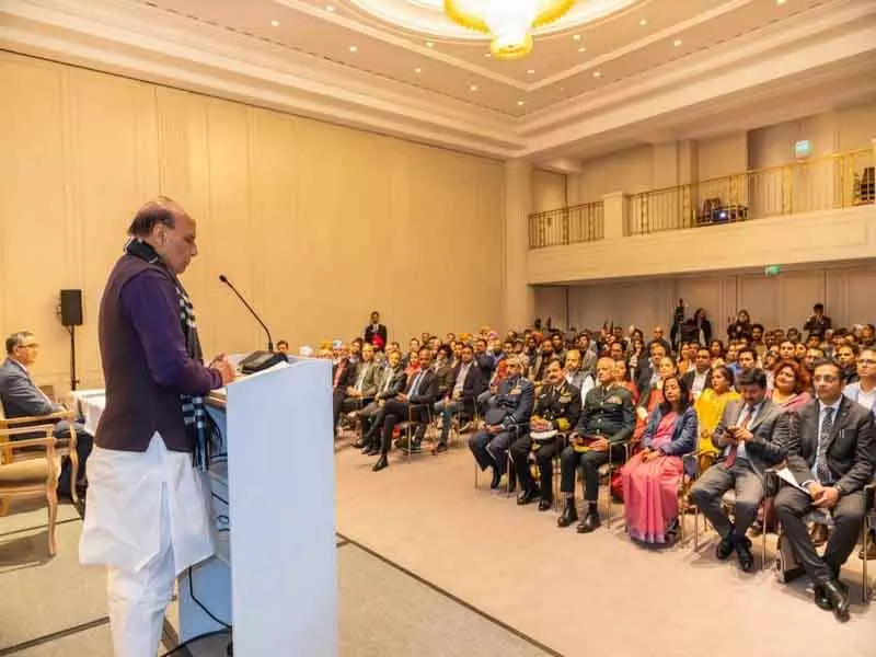 रक्षा मंत्री राजनाथ सिंह ने Berlin में भारतीय समुदाय से बातचीत की रक्षा मंत्री राजनाथ सिंह ने Berlin में भारतीय समुदाय से बातचीत की