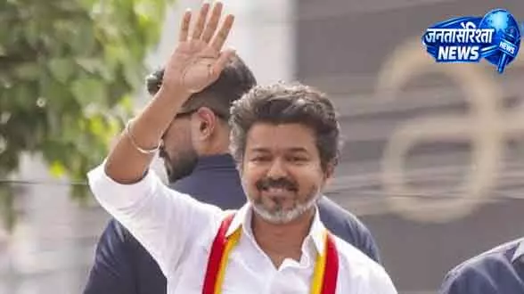 TVK चीफ का आखिरी कैंपेन: विरोधियों पर निशाना, वोटिंग बढ़ाने की अपील TVK चीफ का आखिरी कैंपेन: विरोधियों पर निशाना, वोटिंग बढ़ाने की अपील