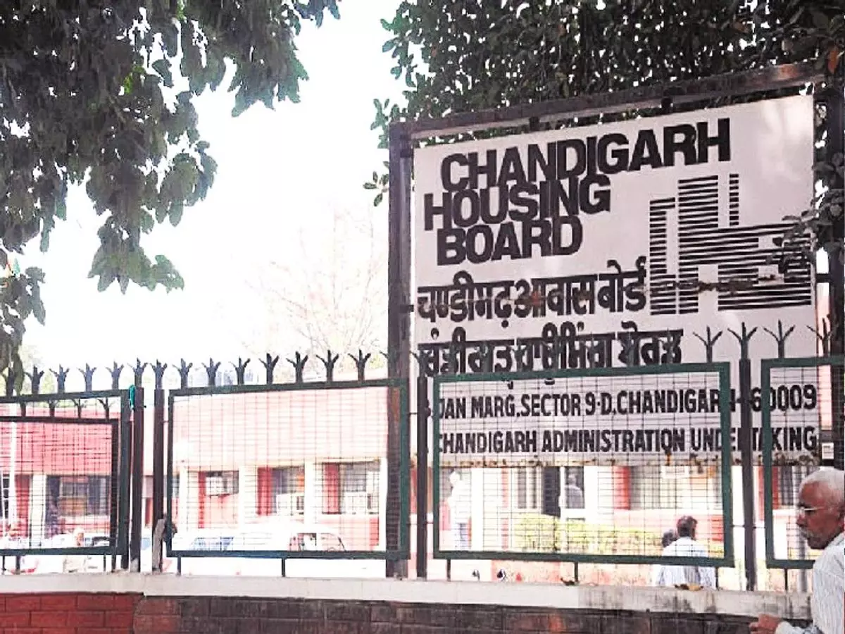 Chandigarh: हाउसिंग बोर्ड की बड़ी कार्रवाई, 32 हजार निर्माणों पर शिकंजा Chandigarh: हाउसिंग बोर्ड की बड़ी कार्रवाई, 32 हजार निर्माणों पर शिकंजा