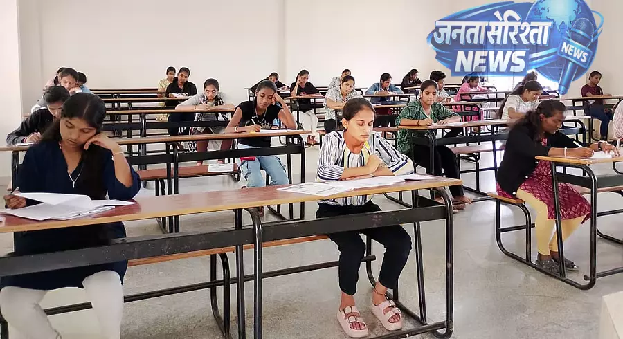 CET परीक्षा: CCTV कैमरा निगरानी CET परीक्षा: CCTV कैमरा निगरानी