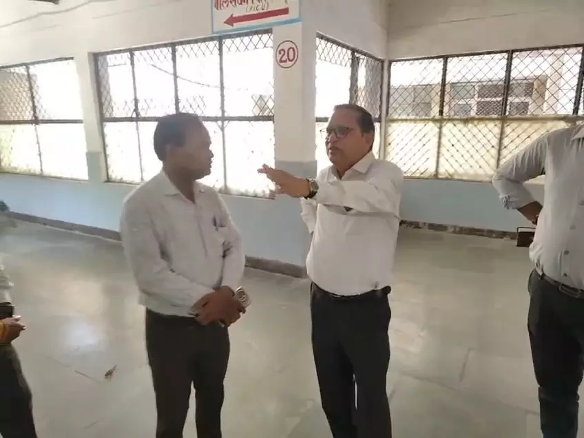 Farrukhabad: निरीक्षण से पहले लोहिया अस्पताल में विशेष सफाई Farrukhabad: निरीक्षण से पहले लोहिया अस्पताल में विशेष सफाई