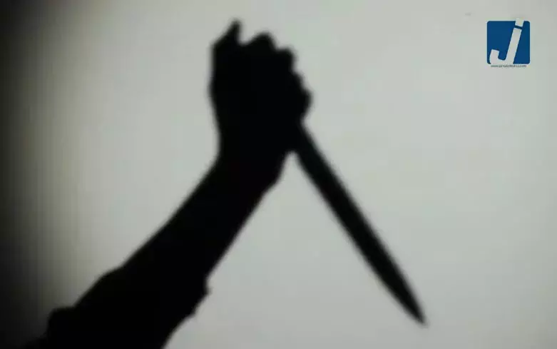 कमरे से मिला मां-बेटी का शव, पति को हिरासत में लेकर पूछताछ कर रही पुलिस कमरे से मिला मां-बेटी का शव, पति को हिरासत में लेकर पूछताछ कर रही पुलिस