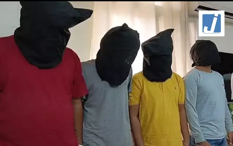 अंतरराष्ट्रीय डेटा तस्करी गिरोह का भंडाफोड़, चार लोग गिरफ्तार अंतरराष्ट्रीय डेटा तस्करी गिरोह का भंडाफोड़, चार लोग गिरफ्तार