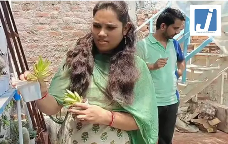 पृथ्वी दिवस पर मिसाल बना ये दंपति, घर में लगाए डेढ़ हजार पौधे पृथ्वी दिवस पर मिसाल बना ये दंपति, घर में लगाए डेढ़ हजार पौधे