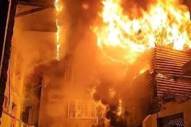 Srinagar: श्रीनगर में आग की घटना, दुकान प्रभावित Srinagar: श्रीनगर में आग की घटना, दुकान प्रभावित