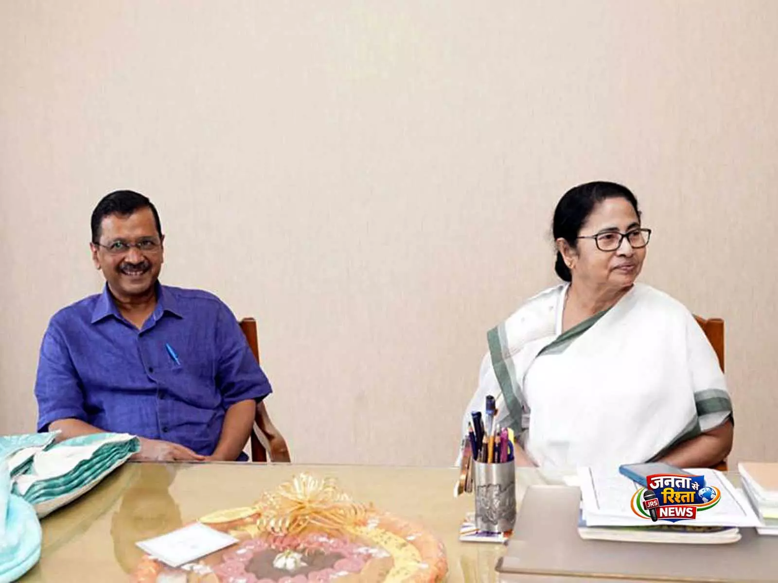 चुनाव से पहले Arvind Kejriwal ने ममता बनर्जी को दिया समर्थन चुनाव से पहले Arvind Kejriwal ने ममता बनर्जी को दिया समर्थन