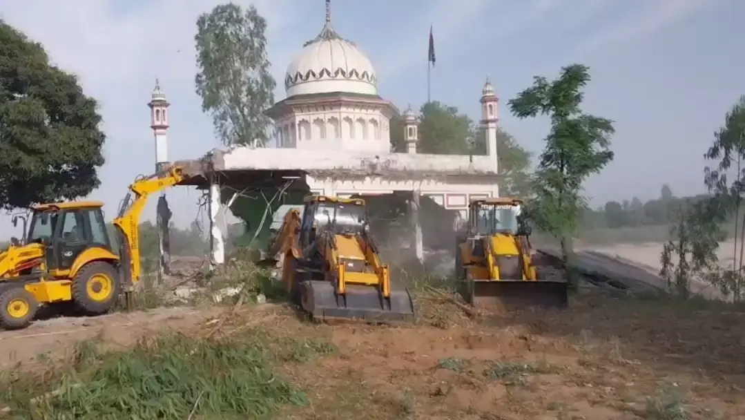 Haridwar: हरिद्वार में अवैध मजार पर बुलडोजर, बड़ी कार्रवाई Haridwar: हरिद्वार में अवैध मजार पर बुलडोजर, बड़ी कार्रवाई
