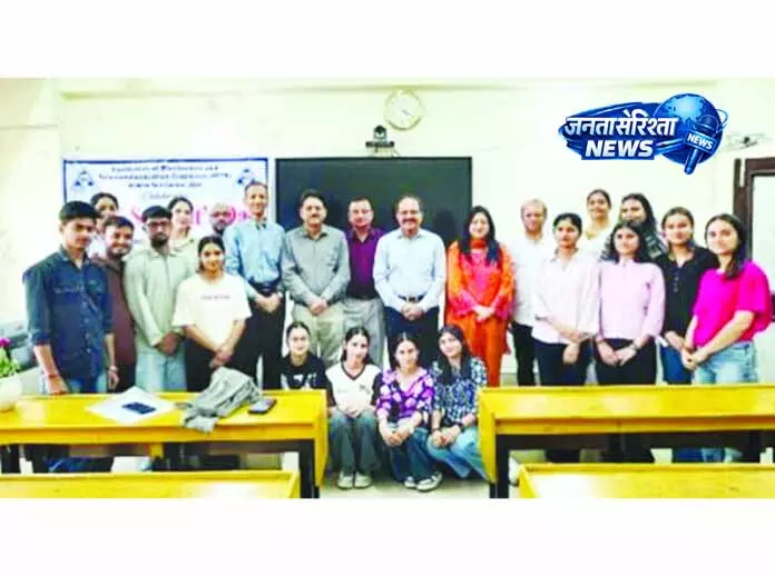 IETE ने JU के इलेक्ट्रॉनिक्स डिपार्टमेंट में स्टूडेंट्स डे मनाया IETE ने JU के इलेक्ट्रॉनिक्स डिपार्टमेंट में स्टूडेंट्स डे मनाया