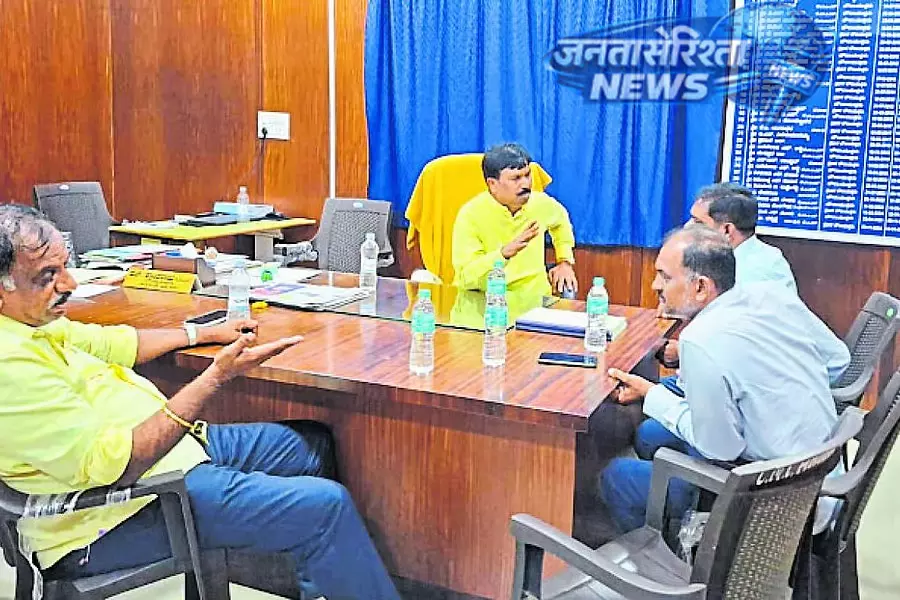 टैक्स वसूली में लापरवाही : MLA angry टैक्स वसूली में लापरवाही : MLA angry