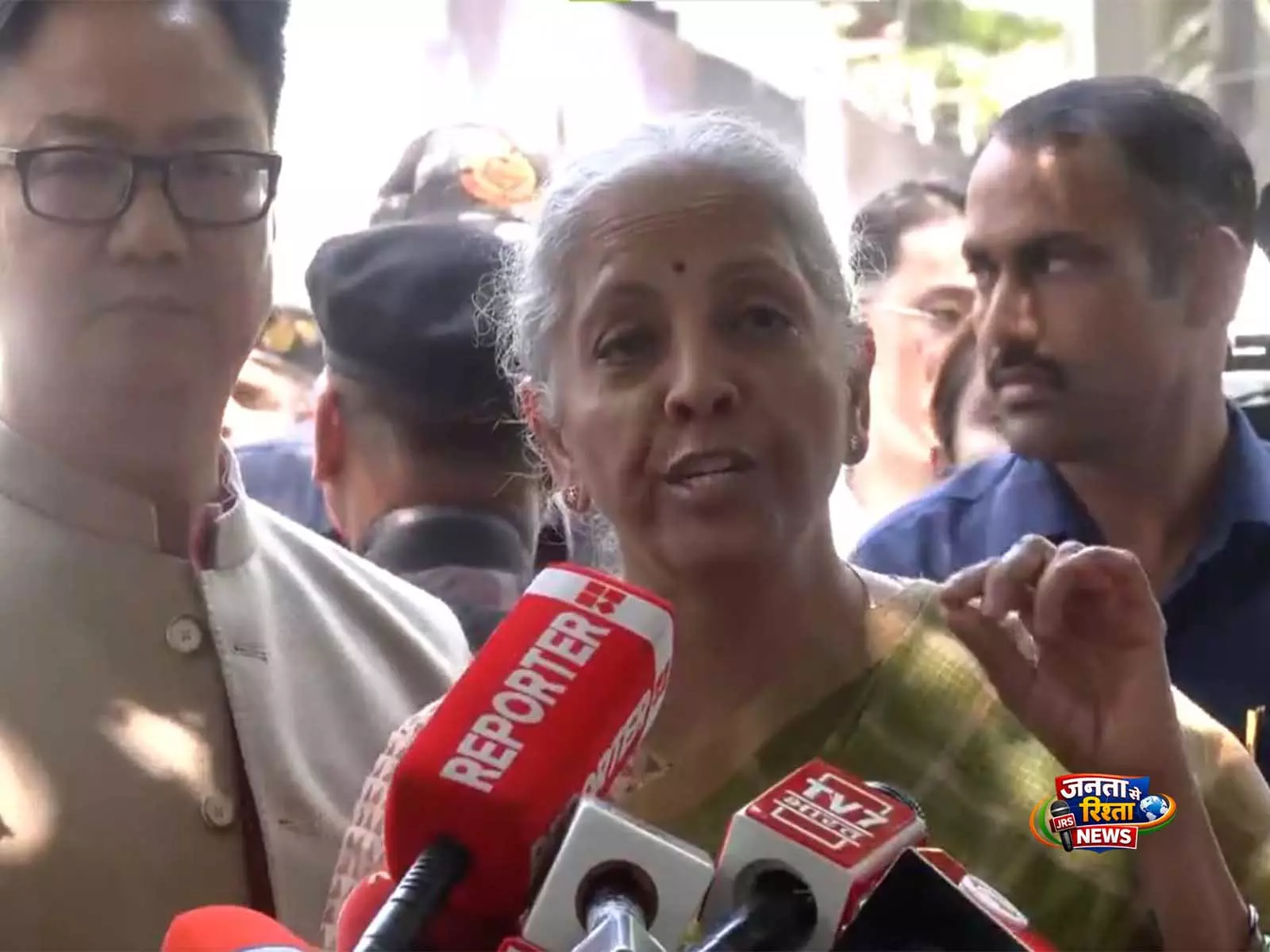 निर्मला सीतारमण ने PM के खिलाफ खड़गे की टिप्पणियों पर पलटवार किया निर्मला सीतारमण ने PM के खिलाफ खड़गे की टिप्पणियों पर पलटवार किया