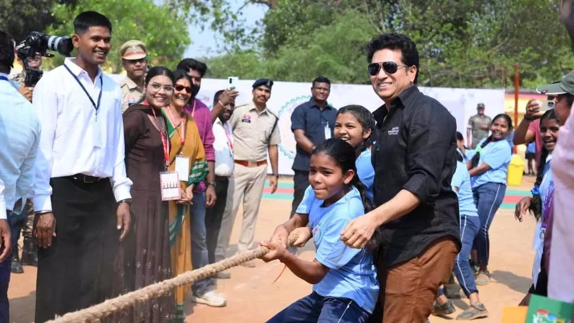 दंतेवाड़ा के छिंदनार गांव पहुंचे सचिन तेंदुलकर, CM साय ने किया ट्वीट दंतेवाड़ा के छिंदनार गांव पहुंचे सचिन तेंदुलकर, CM साय ने किया ट्वीट