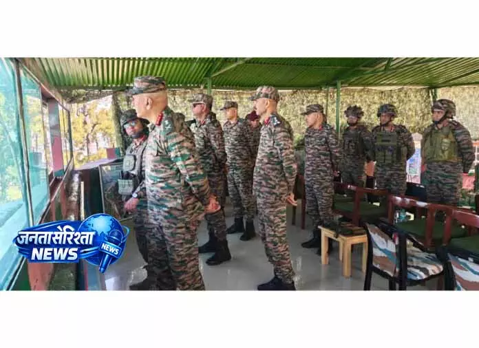उत्तरी सेना कमांडर ने LOC पर ऑपरेशनल तैयारियों की समीक्षा की उत्तरी सेना कमांडर ने LOC पर ऑपरेशनल तैयारियों की समीक्षा की