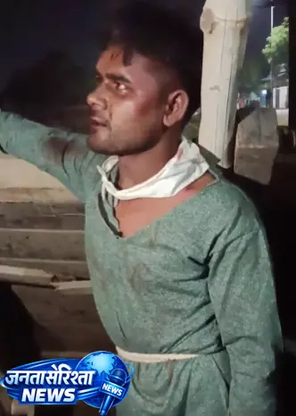 प्रेम-प्रसंग पर बवाल, युवक को खंभे से बांधकर पीटा प्रेम-प्रसंग पर बवाल, युवक को खंभे से बांधकर पीटा