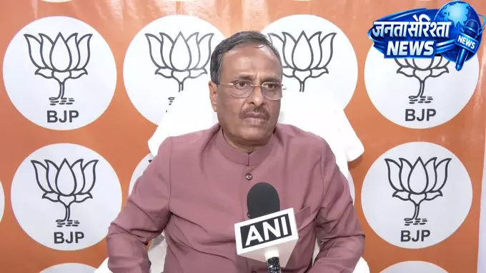 खड़गे के बयान पर सियासी तकरार, दिनेश शर्मा का पलटवार खड़गे के बयान पर सियासी तकरार, दिनेश शर्मा का पलटवार