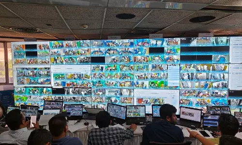 बंगाल में मतदान जारी, CEO ऑफिस कंट्रोल रूम की तस्वीर, CCTV से सभी सेंटरों की निगरानी बंगाल में मतदान जारी, CEO ऑफिस कंट्रोल रूम की तस्वीर, CCTV से सभी सेंटरों की निगरानी