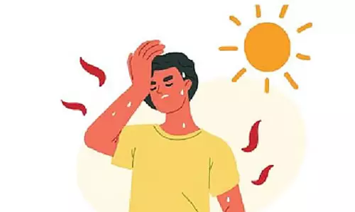 पोलिंग स्टेशनों पर डिहाइड्रेशन रोकने के लिए ORS घोल पोलिंग स्टेशनों पर डिहाइड्रेशन रोकने के लिए ORS घोल